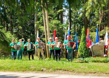 Spominska slovesnost na Trotovem vrhu na Strojni (7)